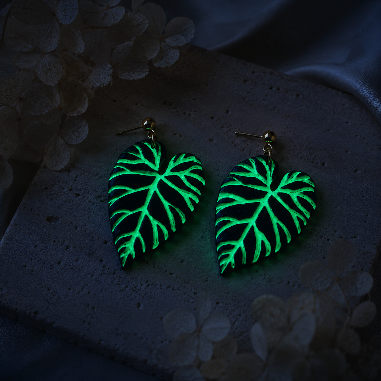 Philodendron Verrucosum Earrings (Glow in the Dark)